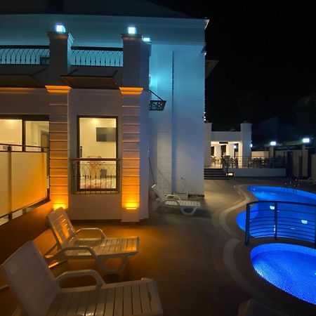 Miyas Luxury Hotel كمر المظهر الخارجي الصورة