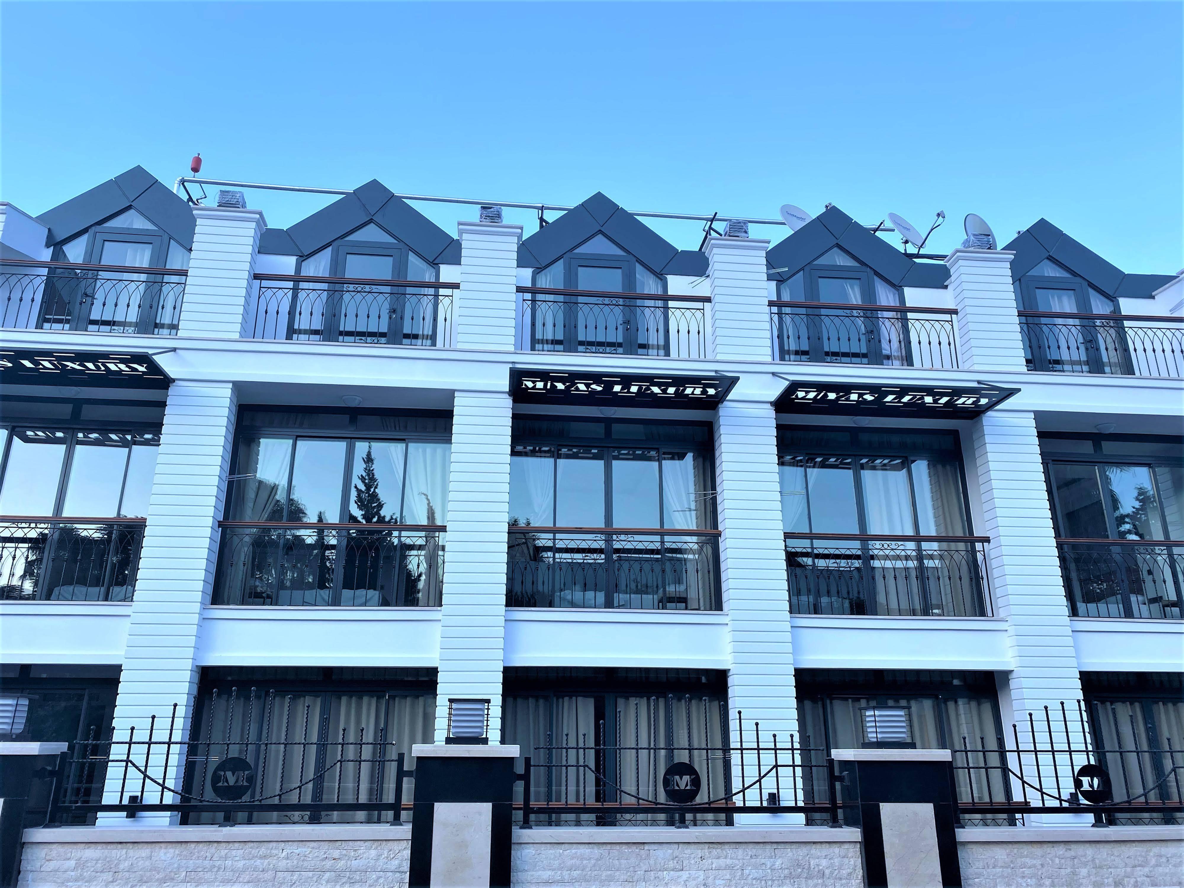 Miyas Luxury Hotel كمر المظهر الخارجي الصورة