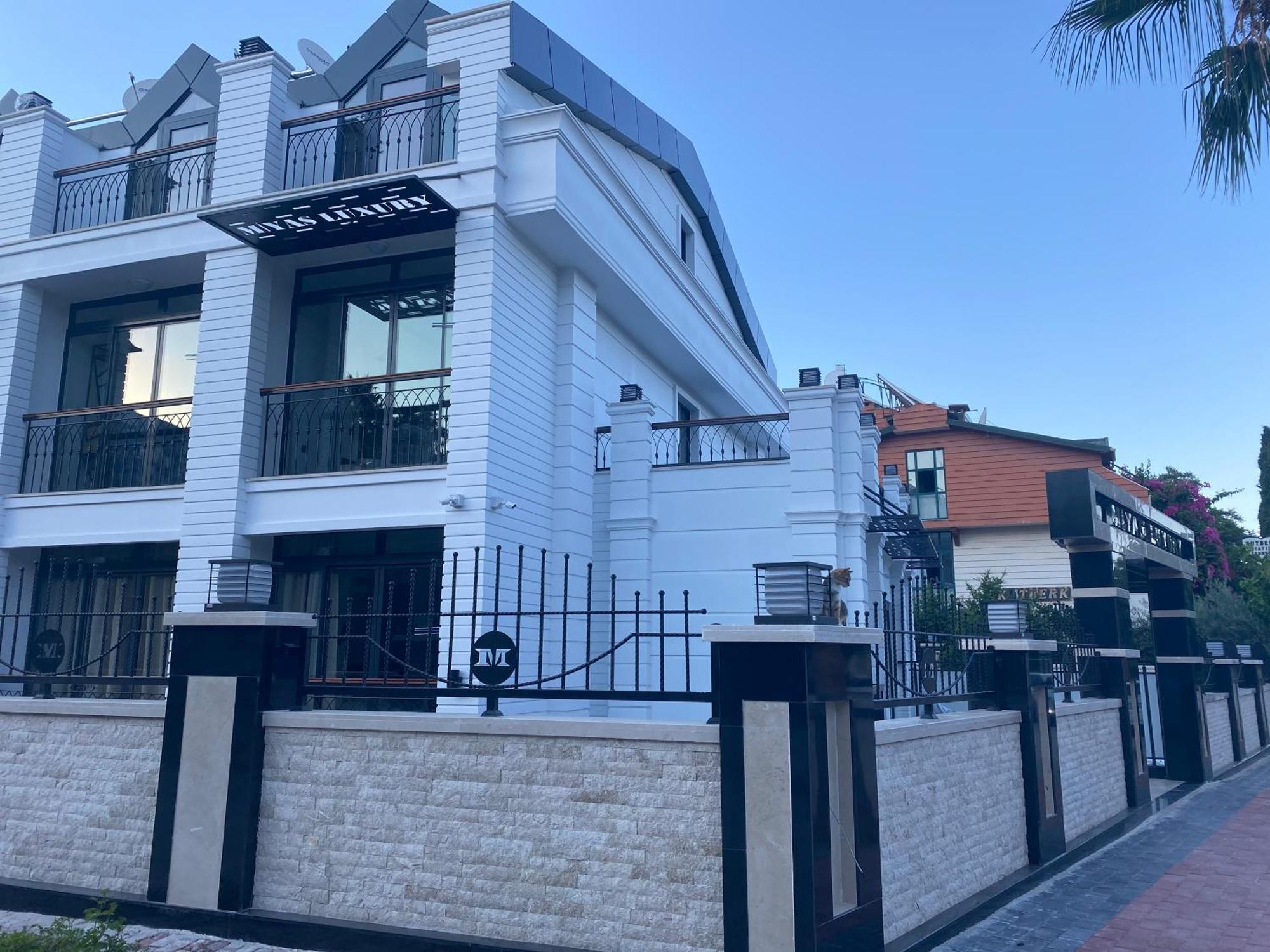 Miyas Luxury Hotel كمر المظهر الخارجي الصورة