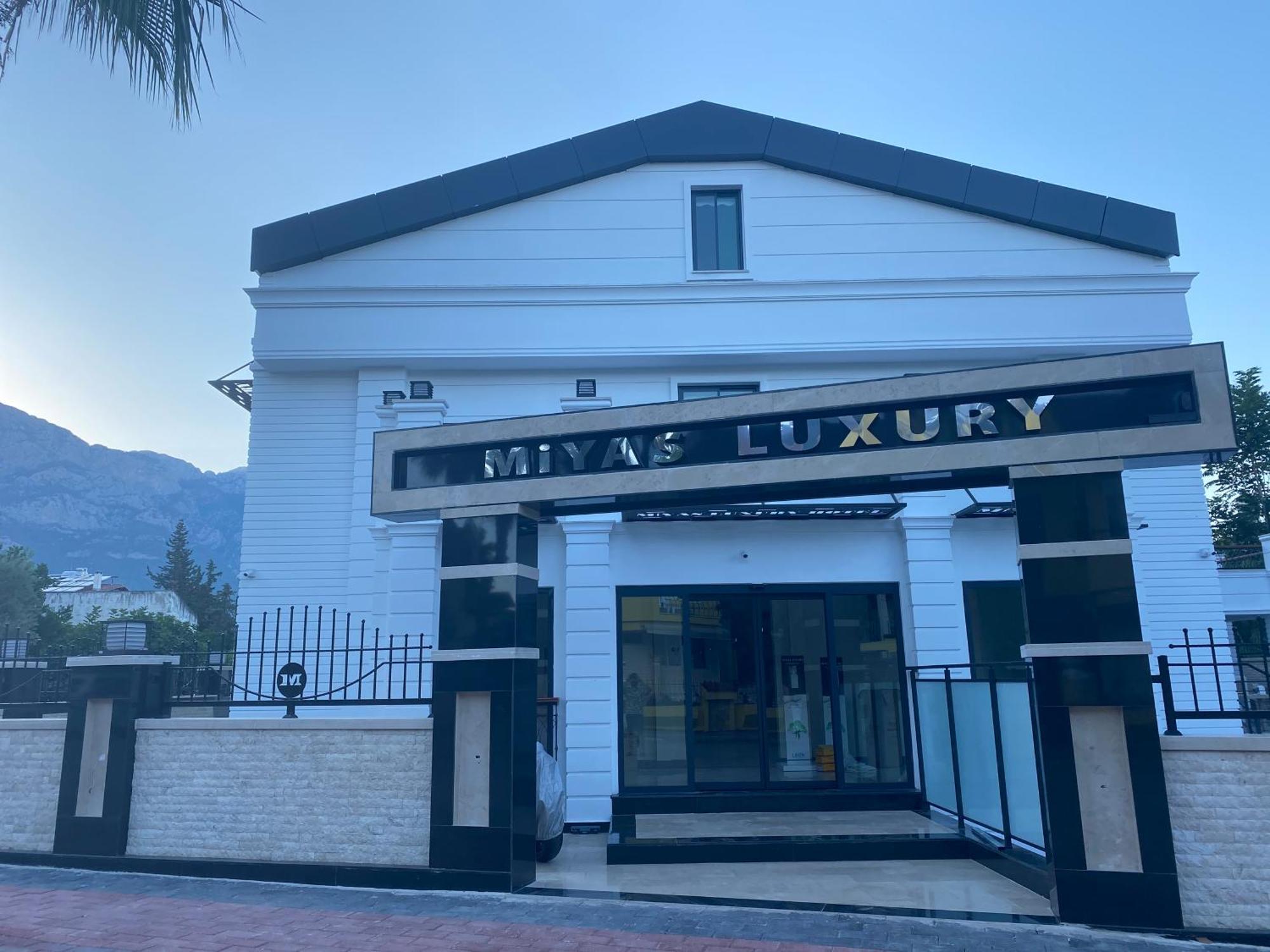 Miyas Luxury Hotel كمر المظهر الخارجي الصورة