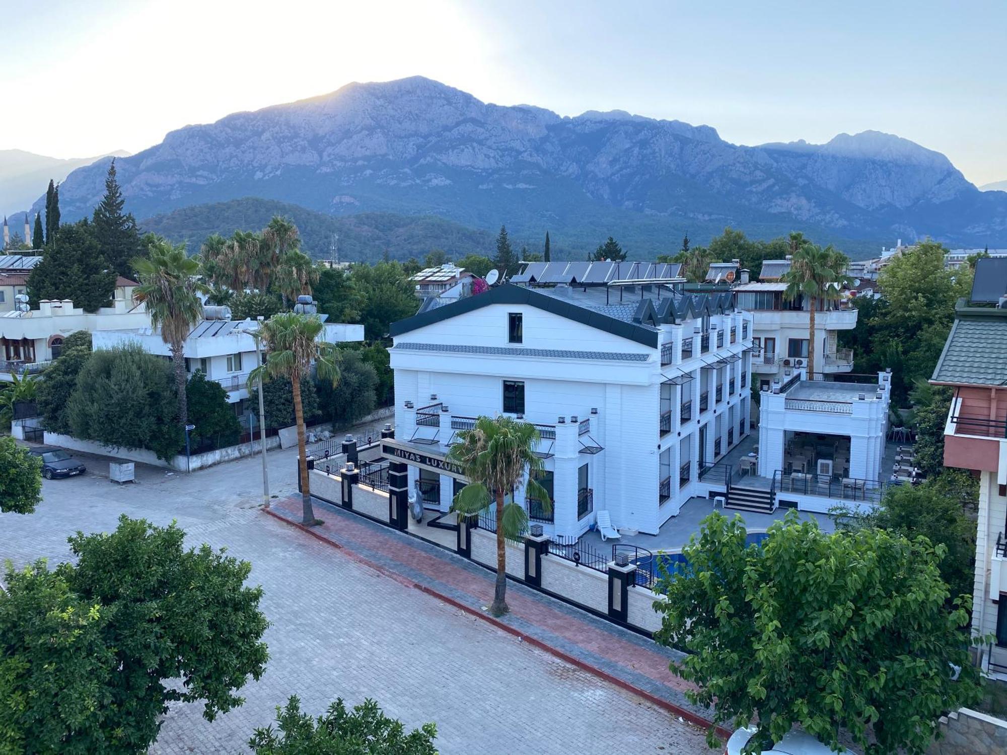 Miyas Luxury Hotel كمر المظهر الخارجي الصورة