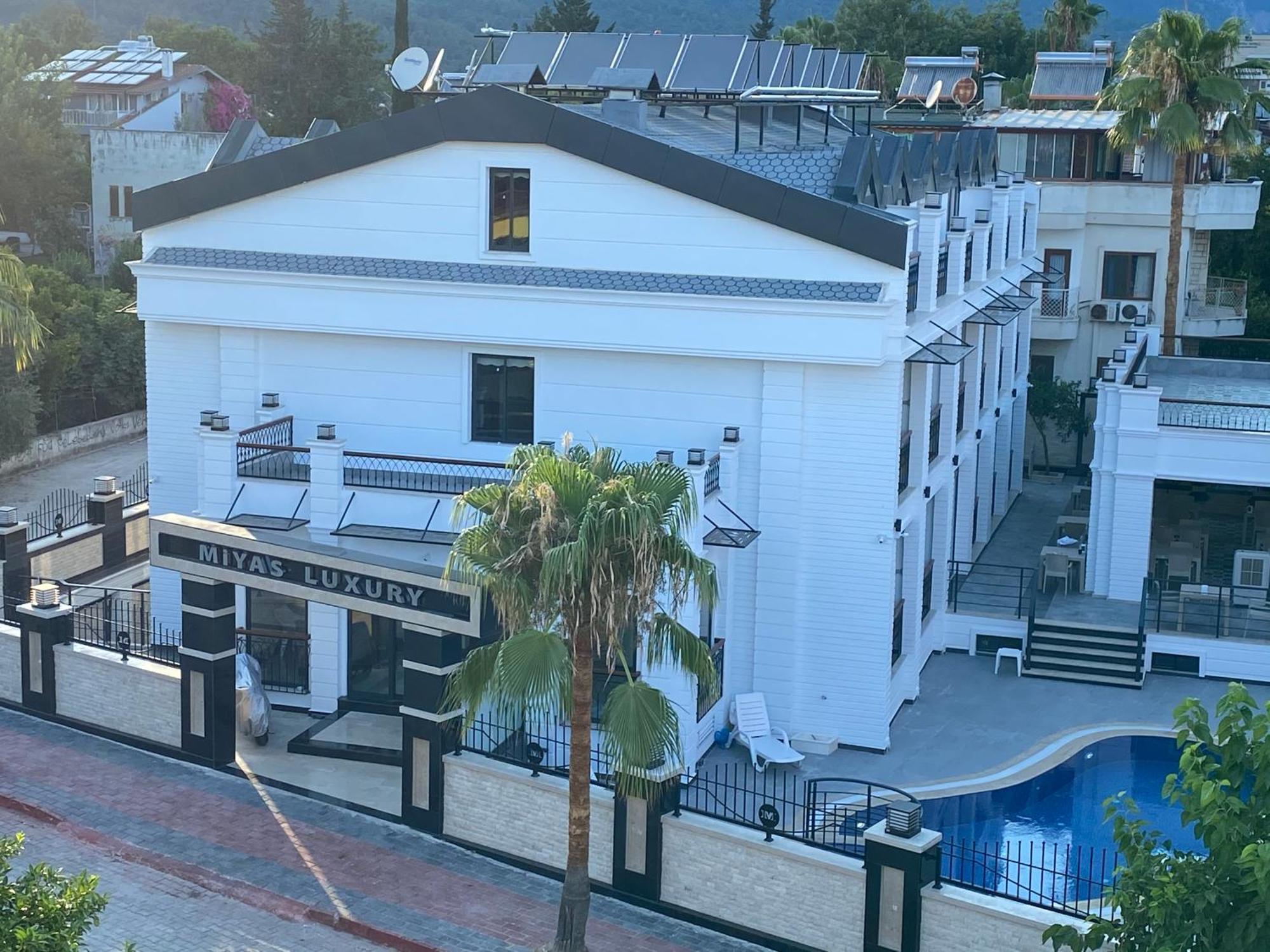 Miyas Luxury Hotel كمر المظهر الخارجي الصورة